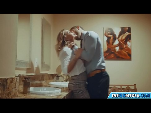 ❤️ Lè yon blond bèl sedui ou nan yon twalèt piblik ️❌ Porno nan ht.onlyhdporn.ru ❌